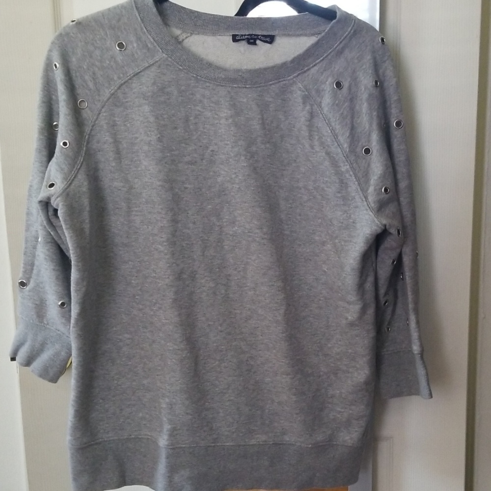 Sweatshirt with detailed sleeves